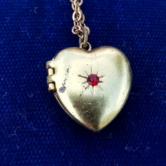 Vintage Jewelry - Vintage Gold Toned Heart Shaped Locket, Red Jewel Accent